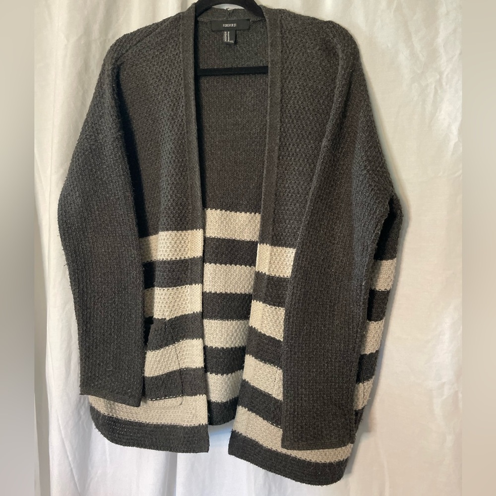 Forever 21. White and Gray Stripe Cardigan with 2 front pockets. Size medium.